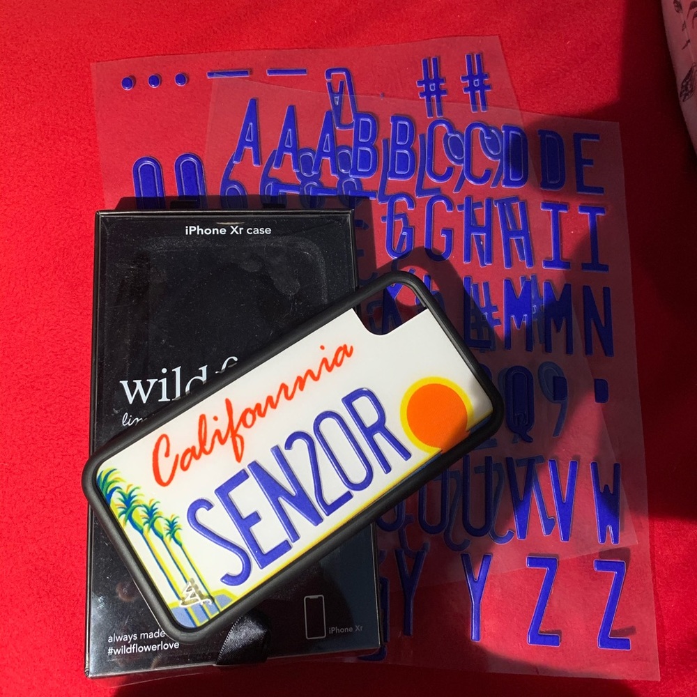 Wildflower iPhone XR case in like new condition